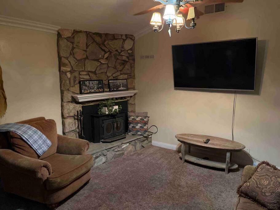 Peaceful & Cozy 3 Bedroom Ranch-Home W/Fireplace Hemet Esterno foto